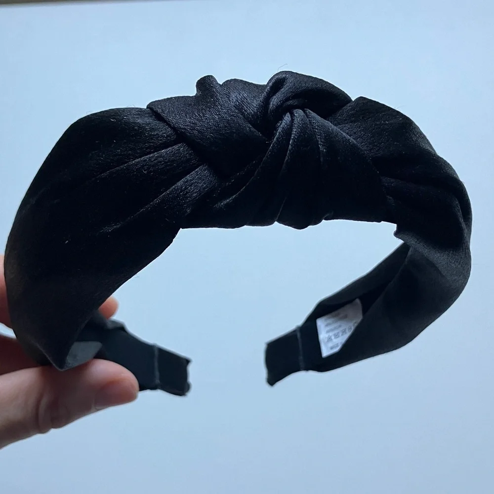 🌻Elegant Black Satin like Headband